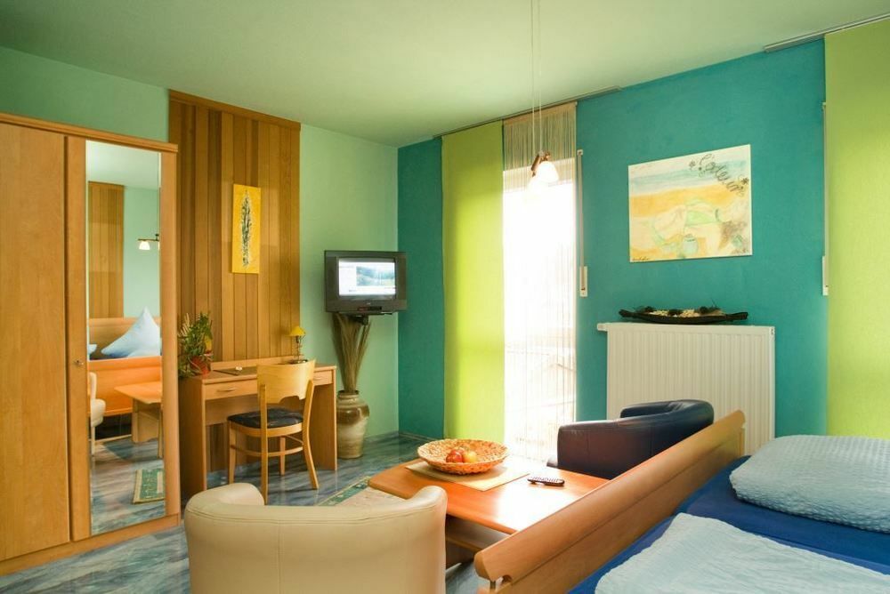 Hotel-Bistro-Europa Merchweiler Bagian luar foto