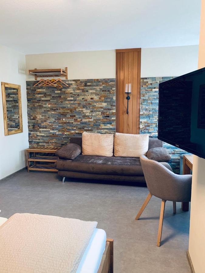 Hotel-Bistro-Europa Merchweiler Bagian luar foto